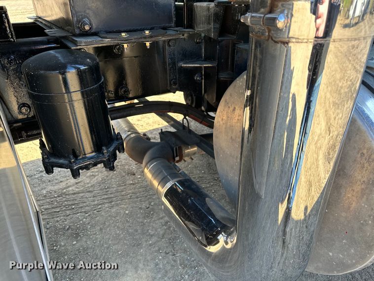 image for item KU9939 1984 Mack R686ST  dump truck