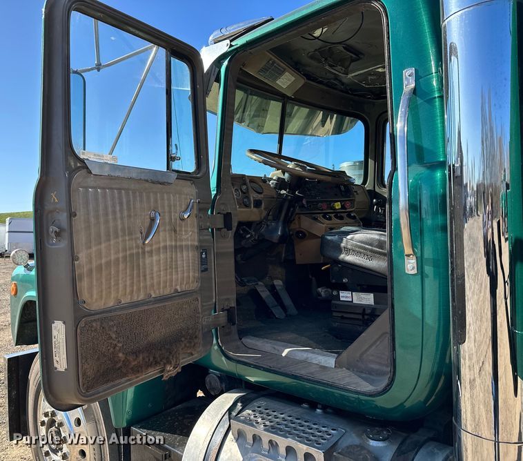 image for item KU9939 1984 Mack R686ST  dump truck