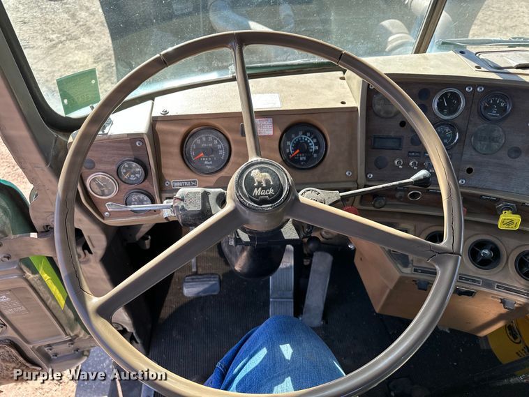 image for item KU9939 1984 Mack R686ST  dump truck