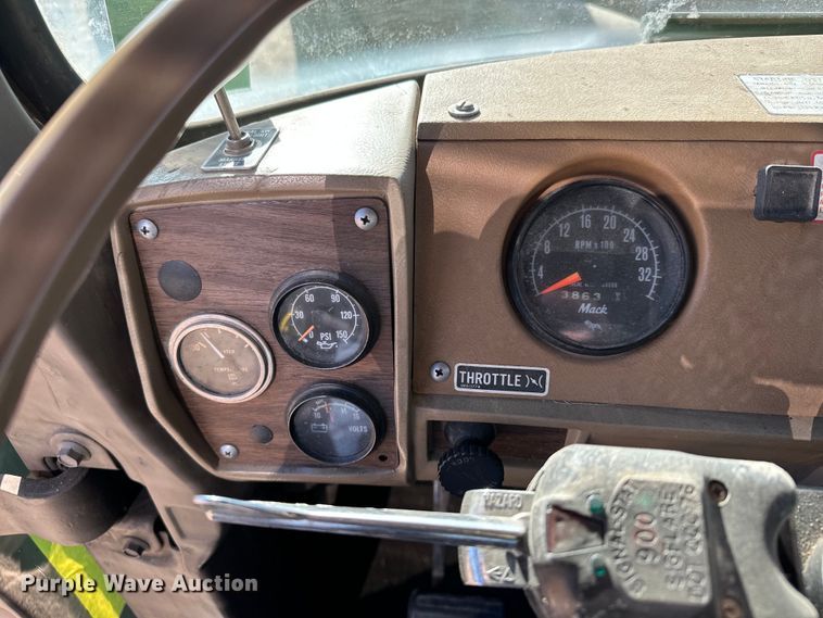 image for item KU9939 1984 Mack R686ST  dump truck