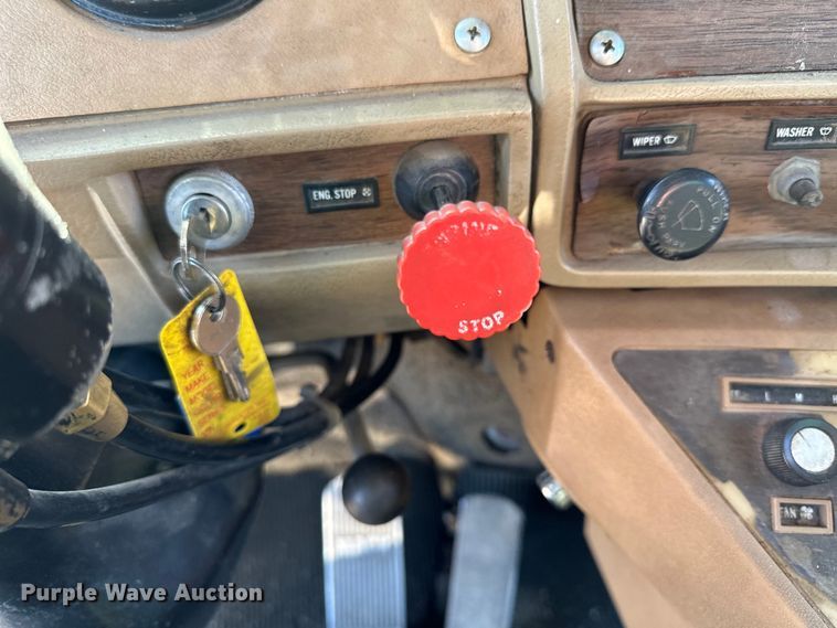 image for item KU9939 1984 Mack R686ST  dump truck