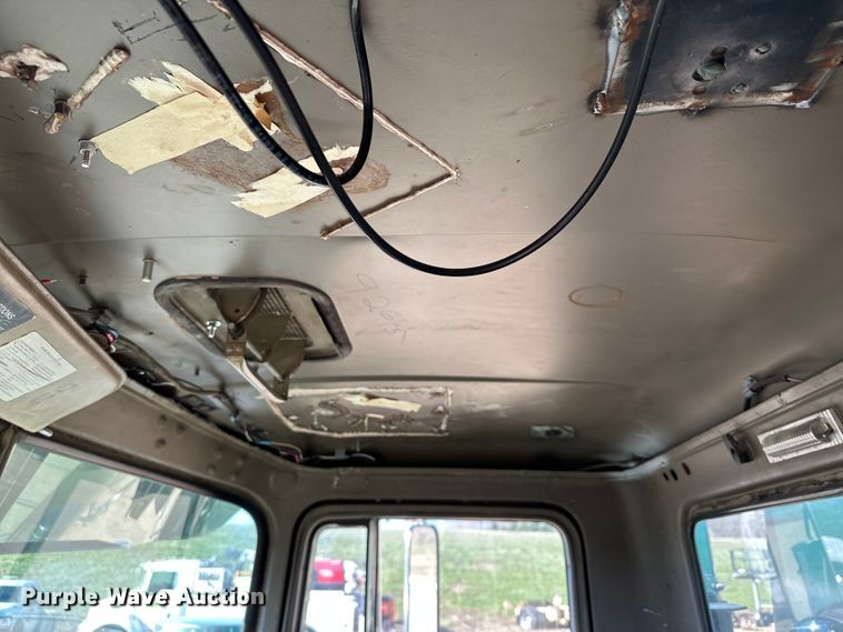 image for item KU9939 1984 Mack R686ST  dump truck