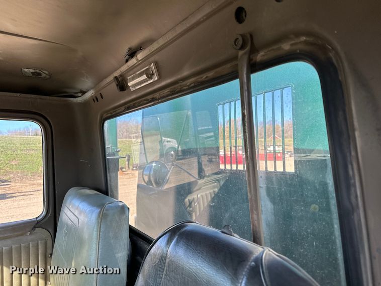 image for item KU9939 1984 Mack R686ST  dump truck