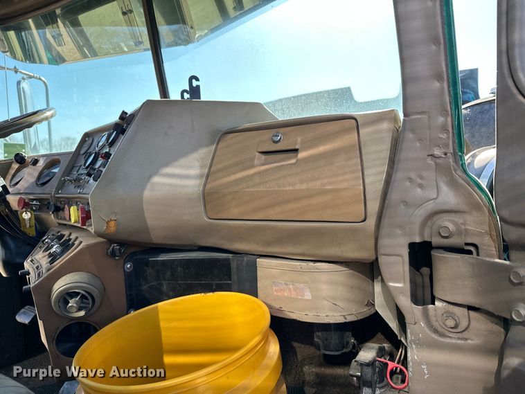 image for item KU9939 1984 Mack R686ST  dump truck