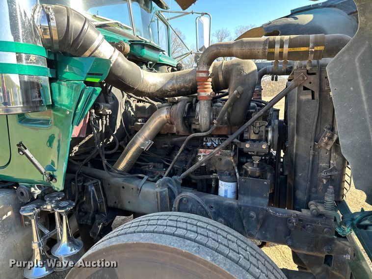 image for item KU9939 1984 Mack R686ST  dump truck