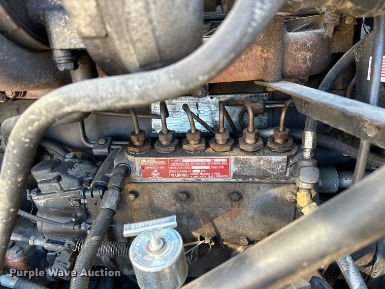 image for item KU9939 1984 Mack R686ST  dump truck