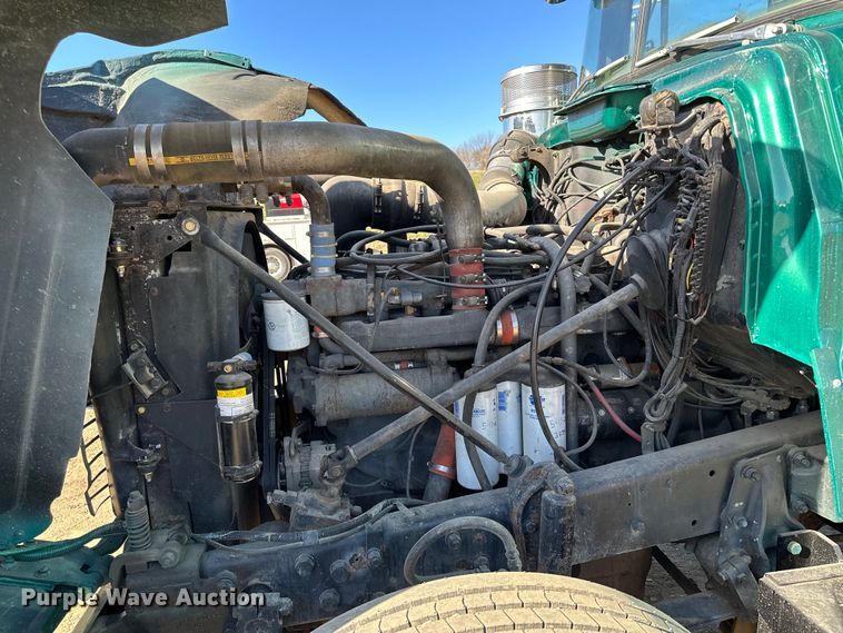 image for item KU9939 1984 Mack R686ST  dump truck