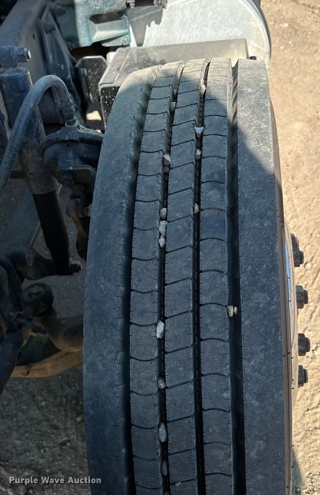 image for item KU9939 1984 Mack R686ST  dump truck