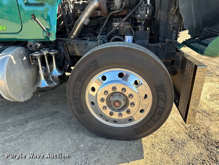 image for item KU9939 1984 Mack R686ST  dump truck