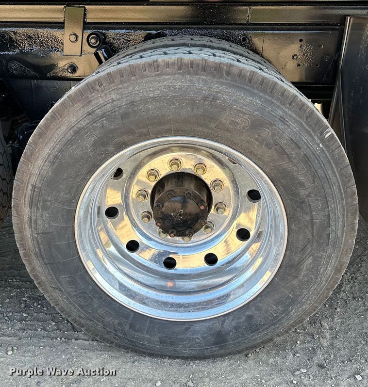 image for item KU9939 1984 Mack R686ST  dump truck