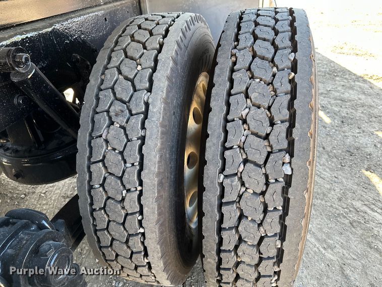 image for item KU9939 1984 Mack R686ST  dump truck