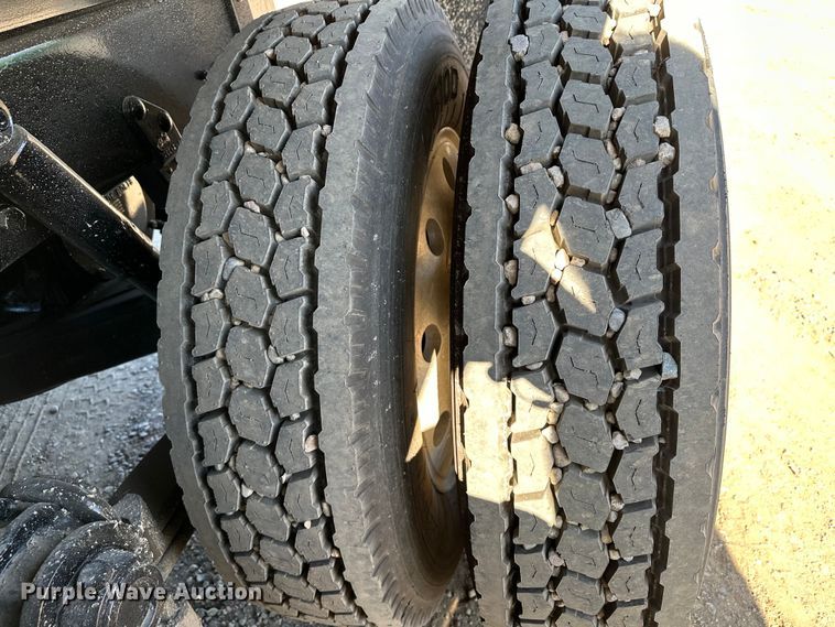 image for item KU9939 1984 Mack R686ST  dump truck