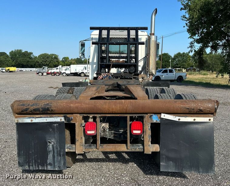 image for item KW9200 2006 Mack CHN613  semi truck