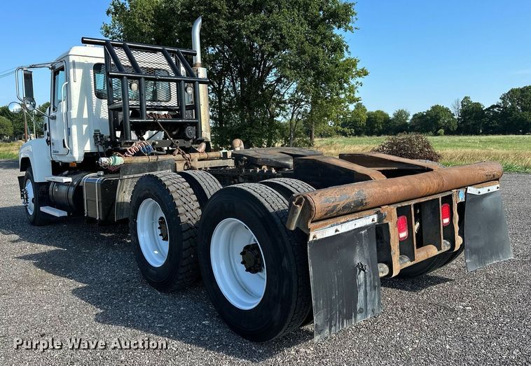 image for item KW9200 2006 Mack CHN613  semi truck