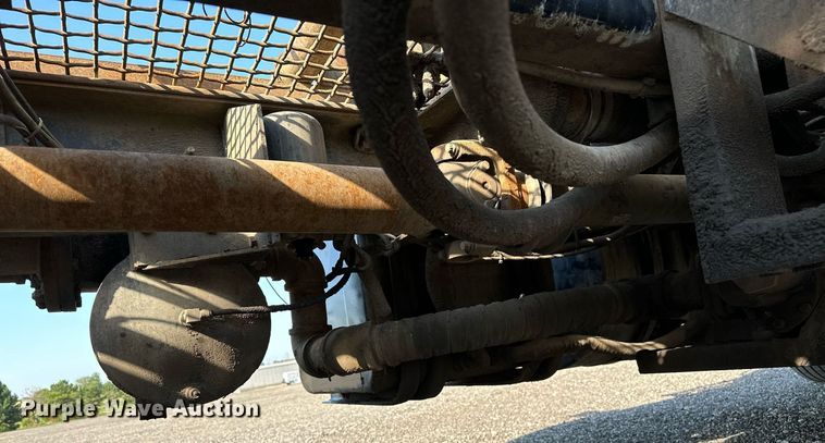 image for item KW9200 2006 Mack CHN613  semi truck