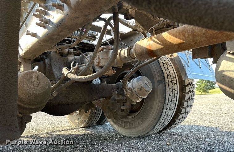 image for item KW9200 2006 Mack CHN613  semi truck