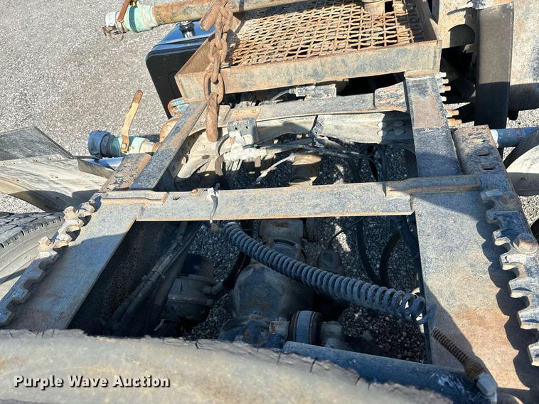 image for item KW9200 2006 Mack CHN613  semi truck