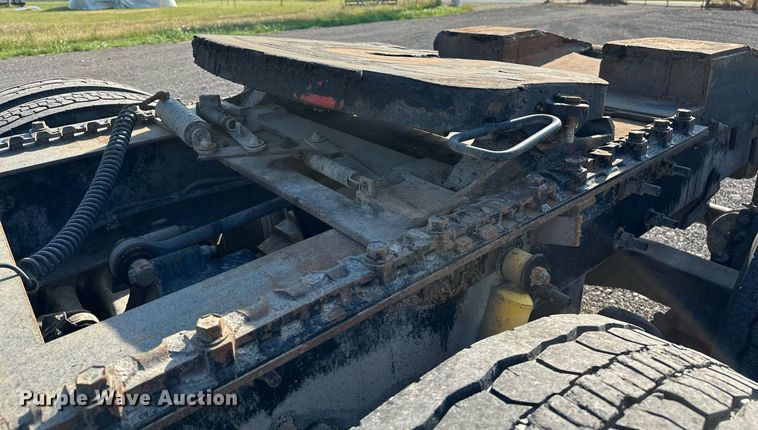 image for item KW9200 2006 Mack CHN613  semi truck