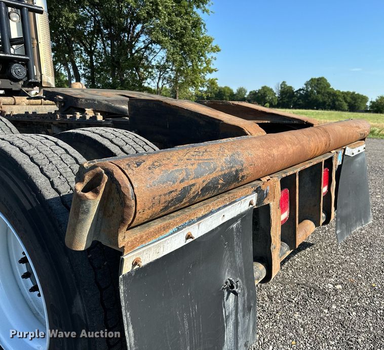 image for item KW9200 2006 Mack CHN613  semi truck