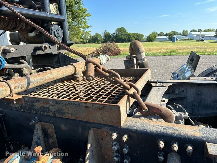 image for item KW9200 2006 Mack CHN613  semi truck