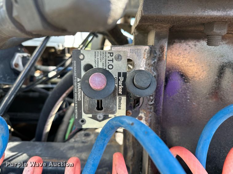 image for item KW9200 2006 Mack CHN613  semi truck