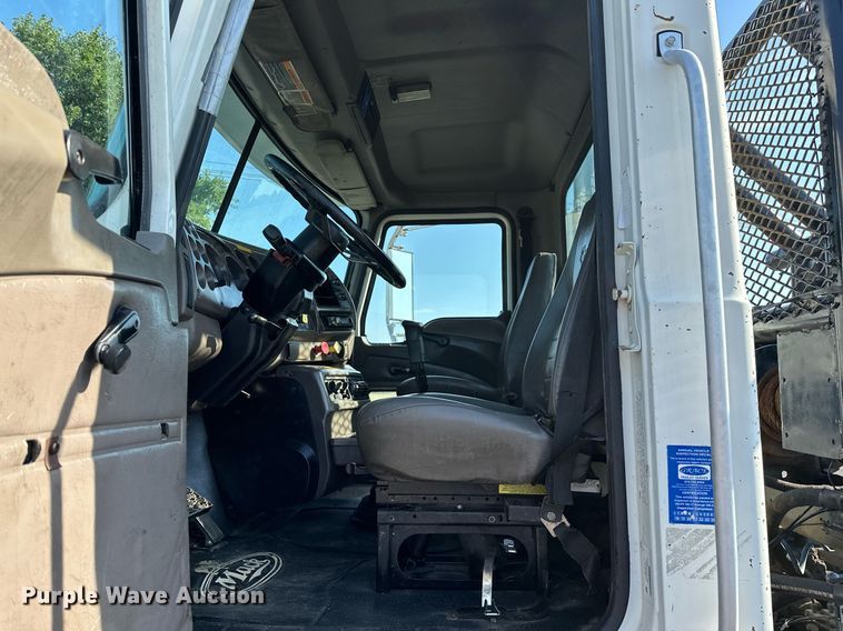 image for item KW9200 2006 Mack CHN613  semi truck