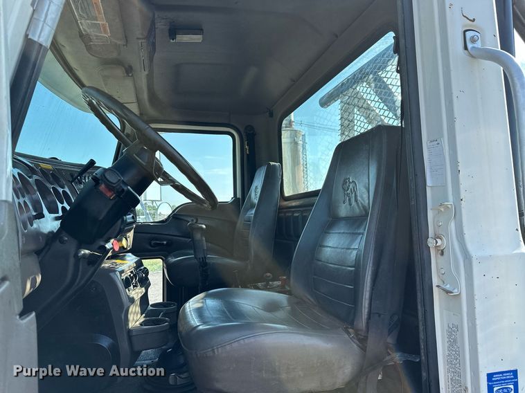 image for item KW9200 2006 Mack CHN613  semi truck