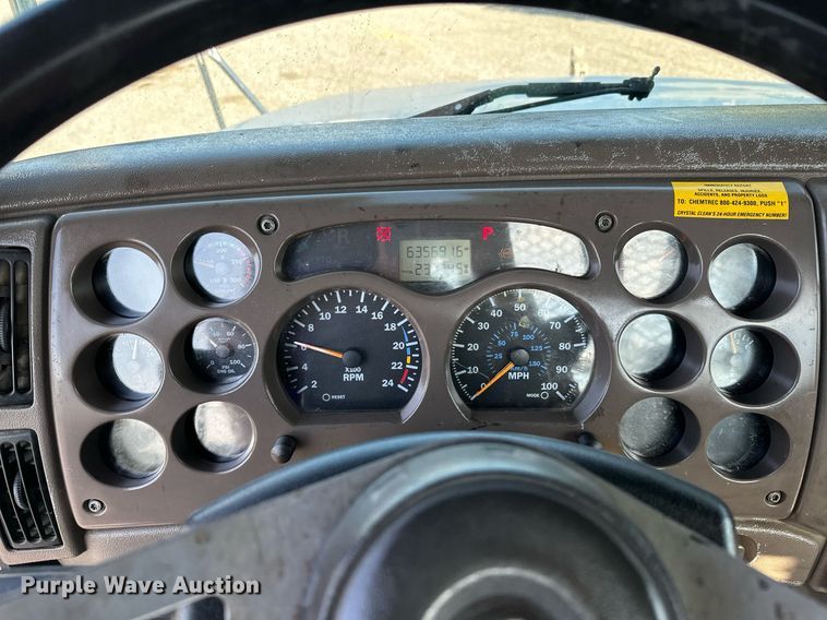 image for item KW9200 2006 Mack CHN613  semi truck