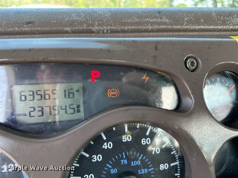 image for item KW9200 2006 Mack CHN613  semi truck