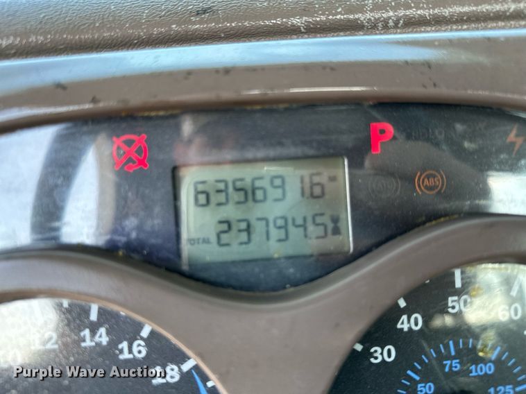 image for item KW9200 2006 Mack CHN613  semi truck