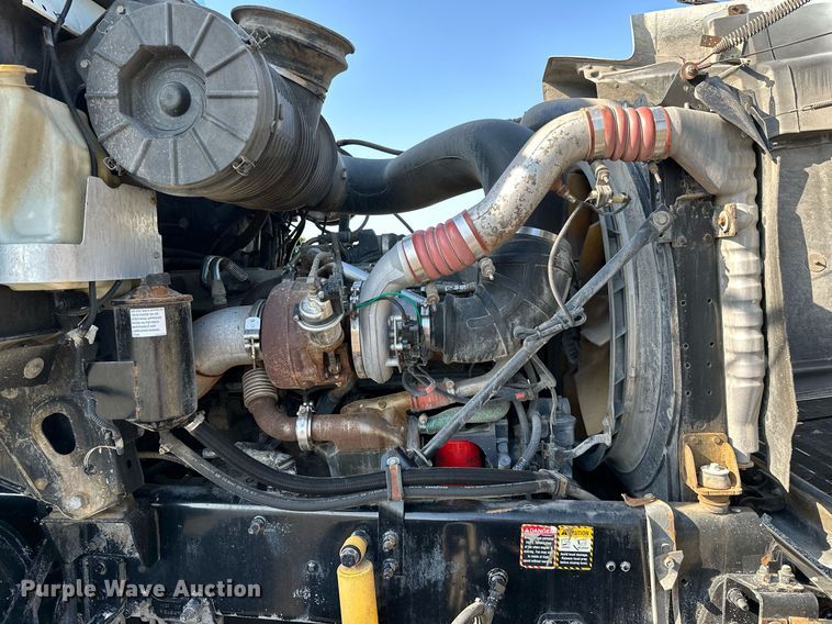 image for item KW9200 2006 Mack CHN613  semi truck