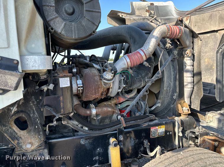 image for item KW9200 2006 Mack CHN613  semi truck