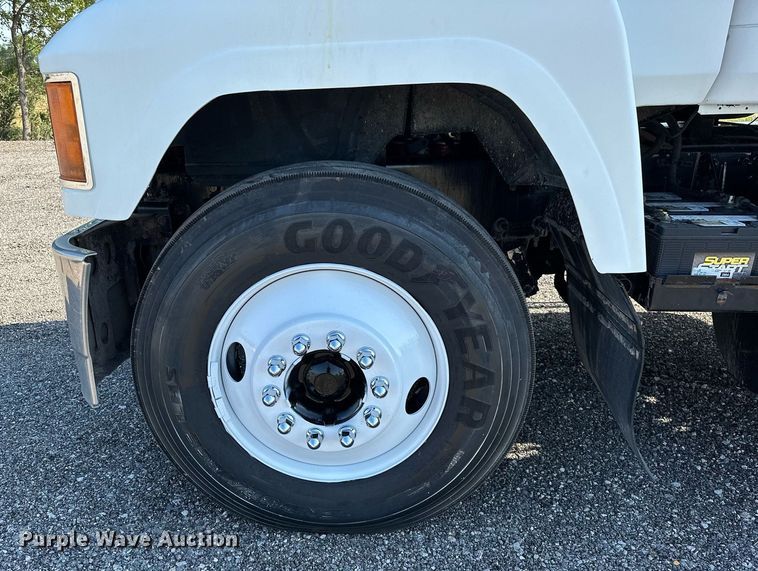 image for item KW9200 2006 Mack CHN613  semi truck