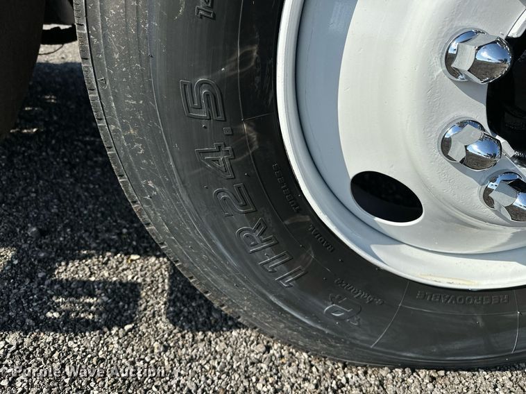 image for item KW9200 2006 Mack CHN613  semi truck