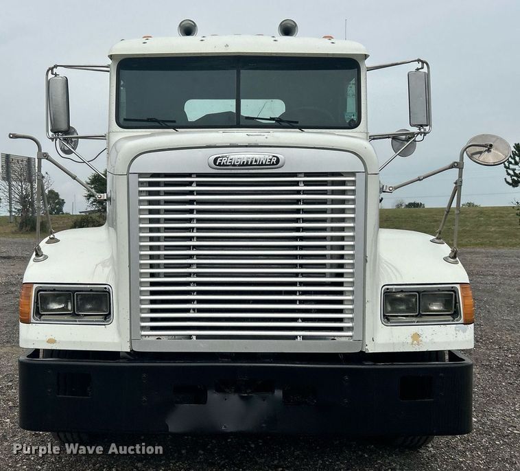 image for item KW9208 2001 Freightliner FLD  semi truck