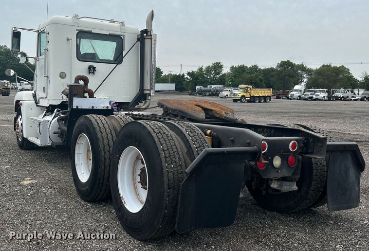 image for item KW9208 2001 Freightliner FLD  semi truck