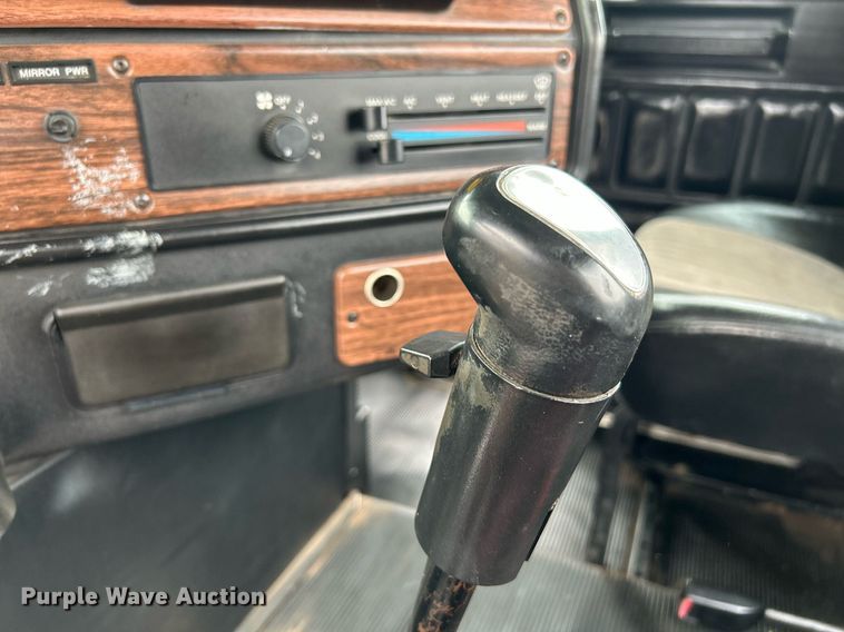 image for item KW9208 2001 Freightliner FLD  semi truck