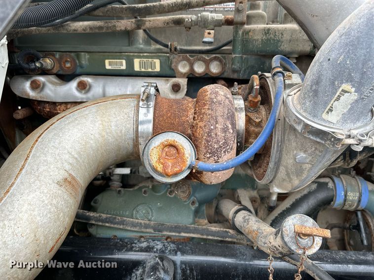 image for item KW9208 2001 Freightliner FLD  semi truck