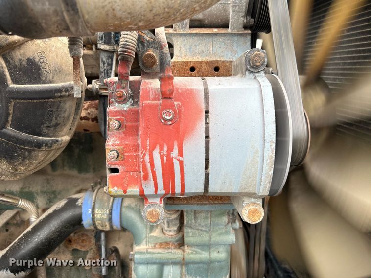 image for item KW9208 2001 Freightliner FLD  semi truck