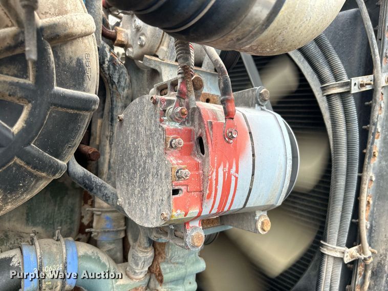 image for item KW9208 2001 Freightliner FLD  semi truck