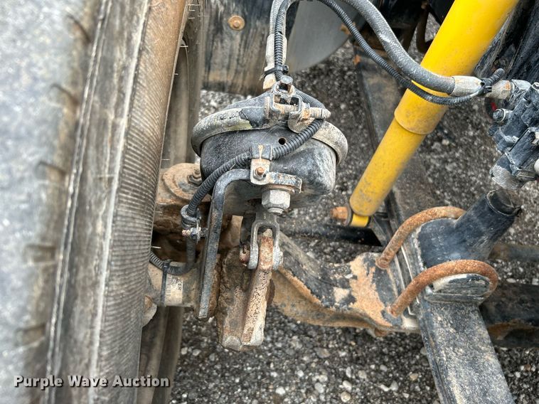 image for item KW9208 2001 Freightliner FLD  semi truck