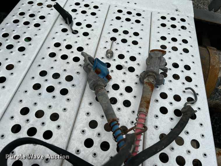 image for item KW9208 2001 Freightliner FLD  semi truck