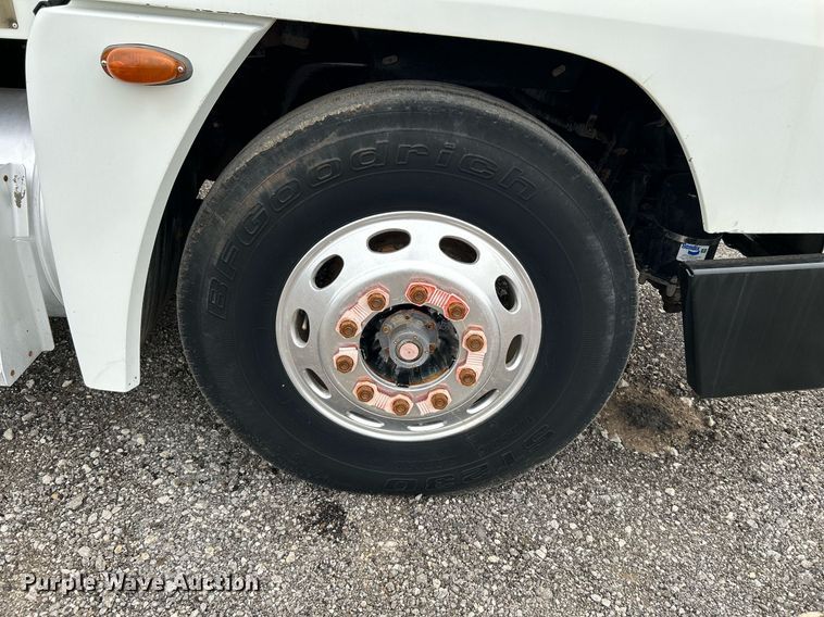 image for item KW9208 2001 Freightliner FLD  semi truck