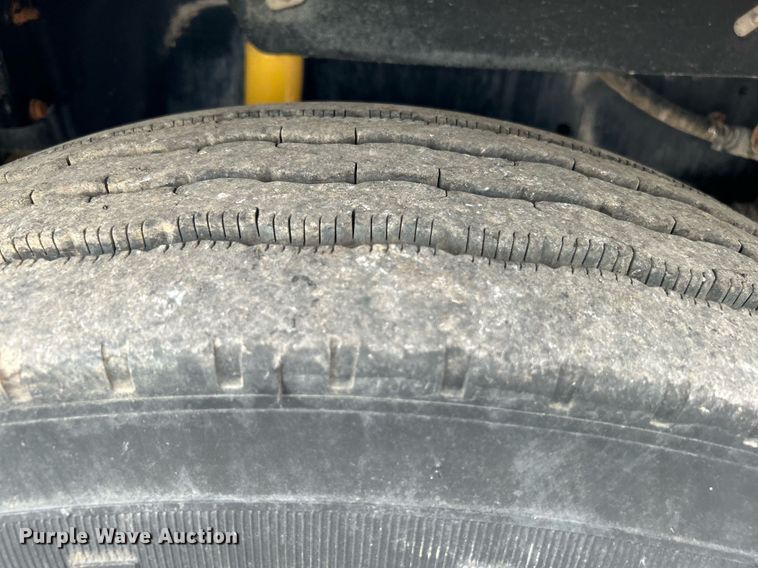 image for item KW9208 2001 Freightliner FLD  semi truck