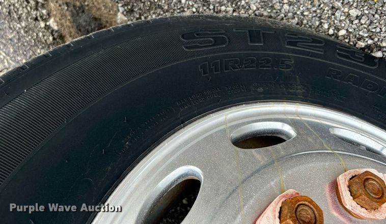 image for item KW9208 2001 Freightliner FLD  semi truck