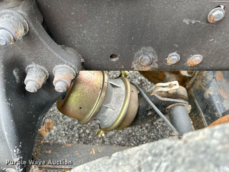 image for item KW9208 2001 Freightliner FLD  semi truck