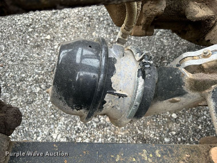 image for item KW9208 2001 Freightliner FLD  semi truck