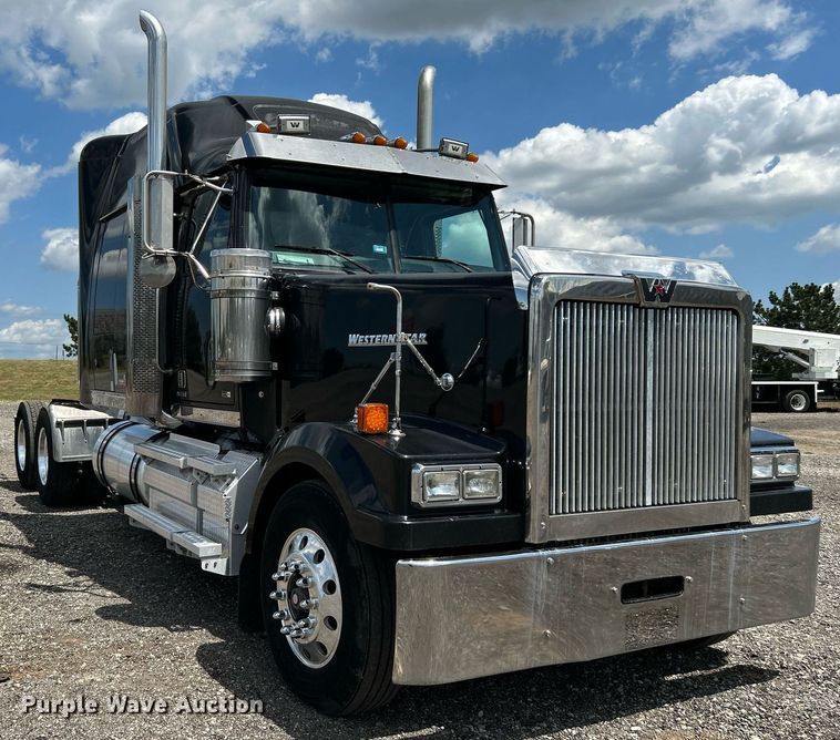 image for item KW9225 2013 Western Star 4900EX  semi truck