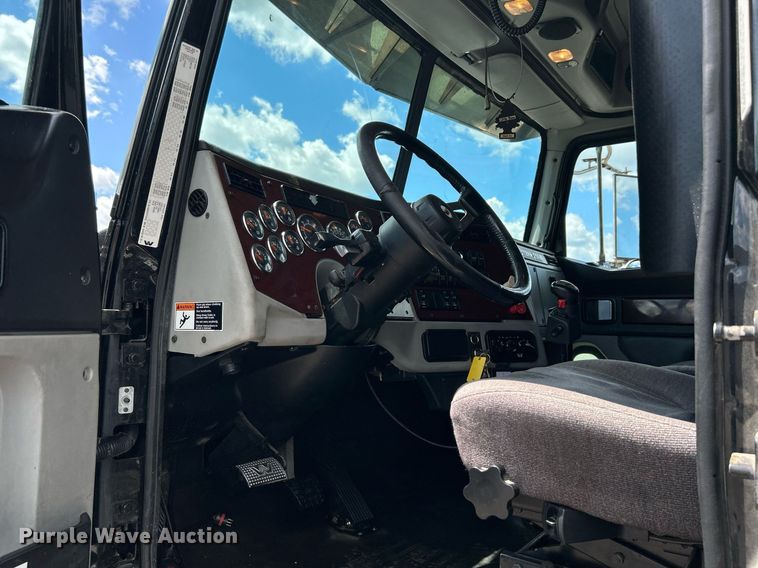 image for item KW9225 2013 Western Star 4900EX  semi truck