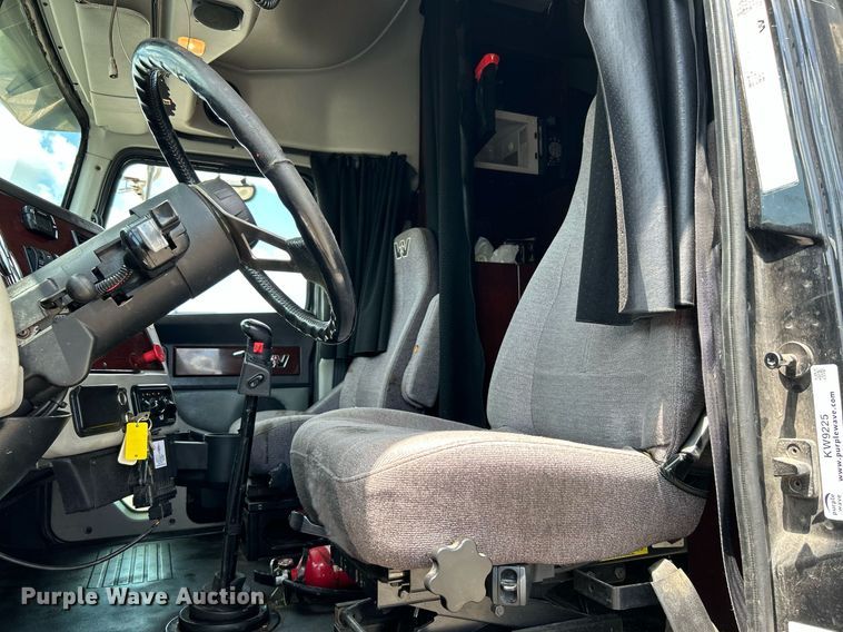 image for item KW9225 2013 Western Star 4900EX  semi truck